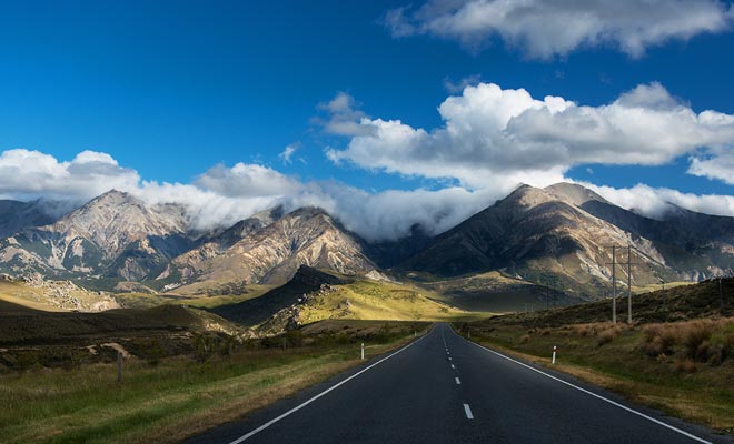 La conduite à gauche fait partit des inconvénients lorsque l'on souhaite visiter le pays. Il faut surveiller constamment si l'on est du bon côté de la route pour éviter les accidents.