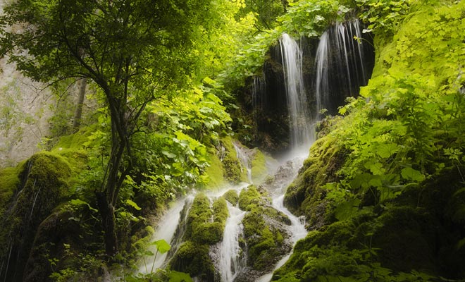 En matière de sécurité, la Nouvelle-Zélande est l'un des pays les plus sûrs du monde. Agressions et criminalités sont en baisse constante depuis 10 ans. Le vrai danger réside surtout dans le fait de sous-estimer le danger de la nature en ne préparant pas ses randonnées avec sérieux.