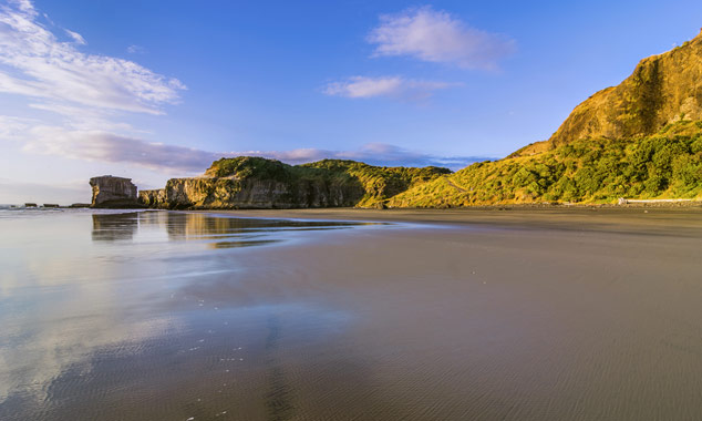 La plage de Raglan est la meilleure de l'Île du Nord.