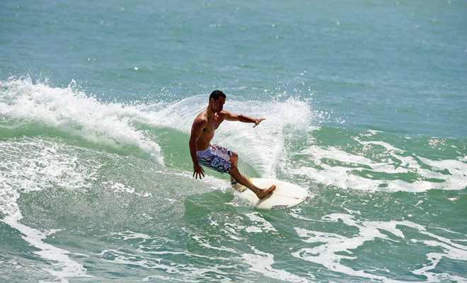 If you only need to surf in one place during your stay, it should be at Raglan on the North Island or at Saint Clair (Dunedin) on the South Island. But there are hundreds of beaches in New Zealand and you will be spoiled for choice.