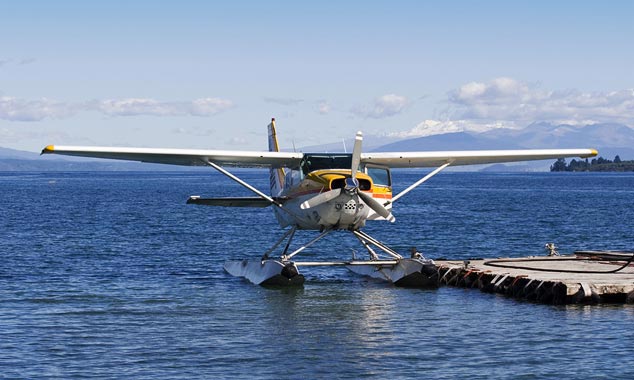 Si vous en avez les moyens, survolez la région en hydravion.