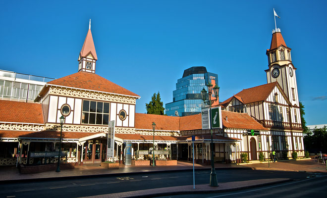 You can book tickets for Maori shows directly on the Internet, or visit the Rotorua iSite, near the Government Gardens.