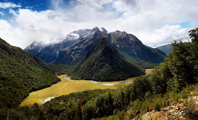 The Routeburn Track allows you to reach Milford Sound by crossing the mountains. But keep in mind that this 2-3 day hike is not a loop!