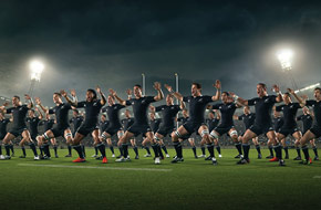 L'équipe des Allblacks fait le Haka avant un match.