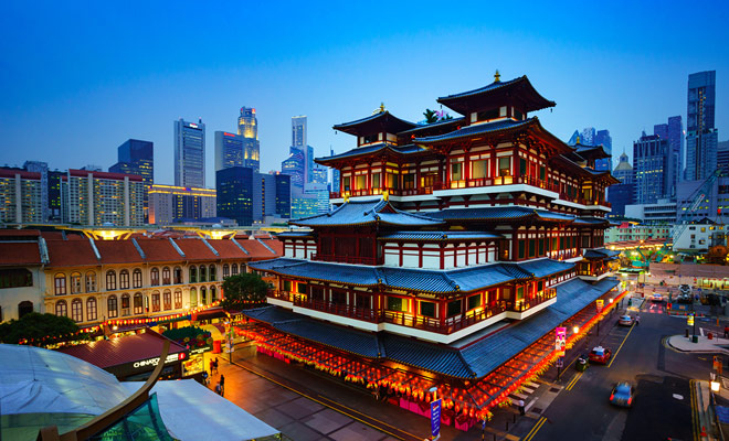 Stopping in Singapore when traveling to New Zealand (or on the return flight) is a very exotic experience. The proximity of the airport with the city center makes it possible to discover some wonders before returning to the plane.