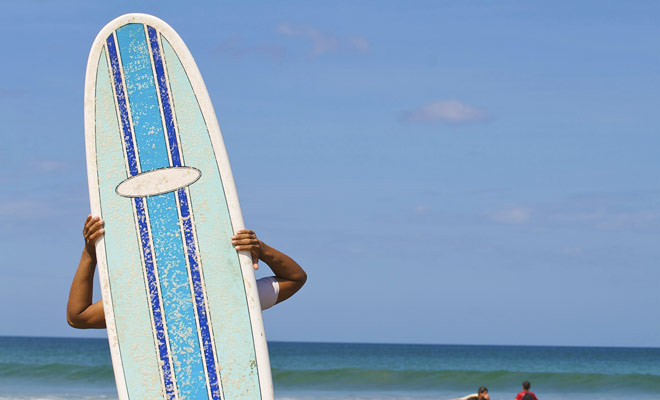 If you have never surfed in your life, it is recommended to take lessons and follow the monitor's recommendations to choose a surfboard.