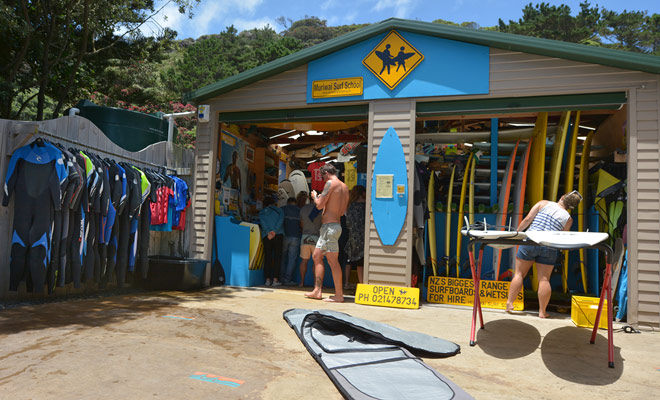 The best surf schools in the country are in Raglan on the North Island and at Saint Clair on the South Island.