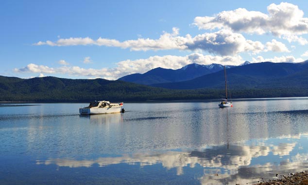 The lake of Te Anau is the starting point for Fiordland's treks.