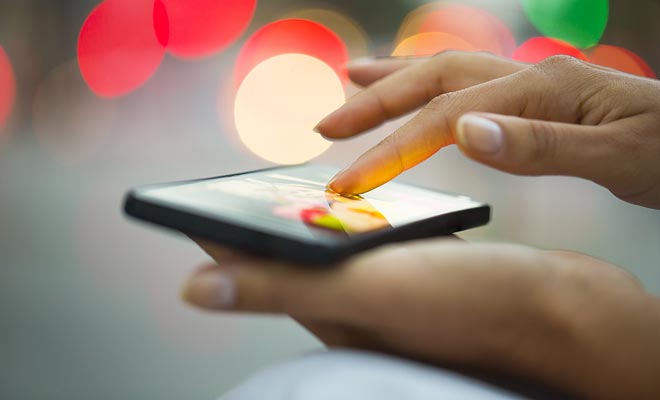 Vous pouvez très bien utiliser votre smartphone en Nouvelle-Zélande. Mais votre appareil doit être débloqué pour fonctionner avec un opérateur étranger. L'opération est à réaliser avant le départ.