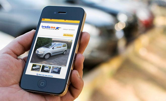 Placing an ad on a dedicated car website costs only a few dollars and increases your chances of finding a buyer.