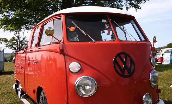 Le mini-van est normalement étudié pour que l'on puisse dormir dedans. Mais il n'est pas équipé d'une douche et les soirées froides de l'hiver peuvent vous faire regretter une bonne chambre bien chauffée.