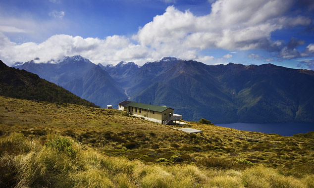 The huts allow you to rest and spend the night.