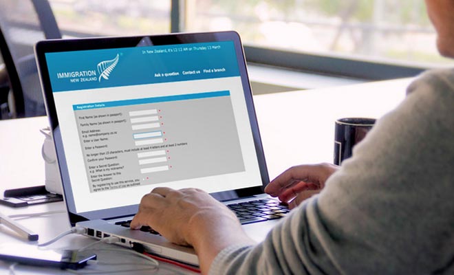 Une demande de Visa sur le site du ministère de l'Immigration néo-zélandais prend un peu moins d'une heure. Il faut pour cela avoir réuni les justificatifs requis pour la procédure. Inutile de se bousculer, il faut prendre son temps et se relire.