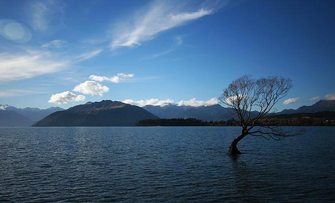 Wanaka has a relaxed and peaceful atmosphere that contrasts with Queenstown.