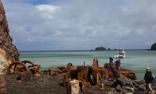 You should wear walking shoes to visit the volcano. You will find them covered with ash at the end of the visit.
