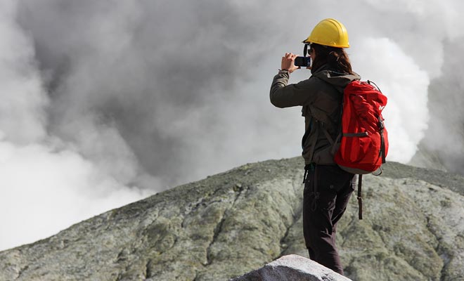 The gas mask is not always necessary, but it is indispensable near the central crater where the toxic lake is located.