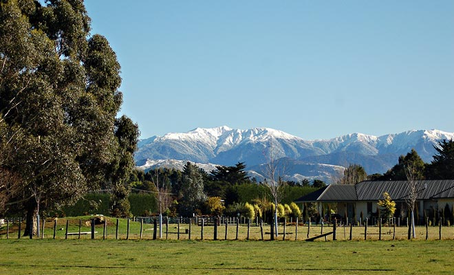 Le Wwoof (World-Wide Opportunities on Organic Farms) est largement répandu en Nouvelle-Zélande. Contre quelques heures de travail à la ferme, vous profitez du gîte et du couvert. Le reste de votre temps libre peut-être consacré à visiter la région.
