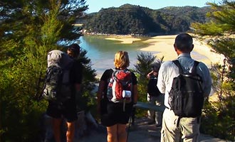 We mainly practice camping in the park. Hiking, farniente and watching sea lions are also popular activities.
