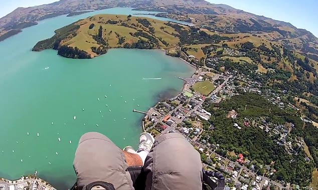 L'incroyable survol de la péninsule de Banks en parapente.