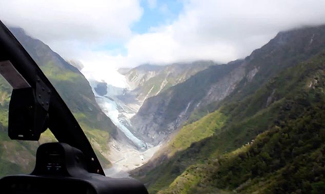 Survol du Fox Glacier à bord d'un hélicoptère.