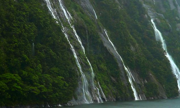 Les précipitations engendrent des centaines de cascades.