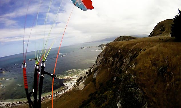 Flying over the Kaikoura Peninsula in paragliding.