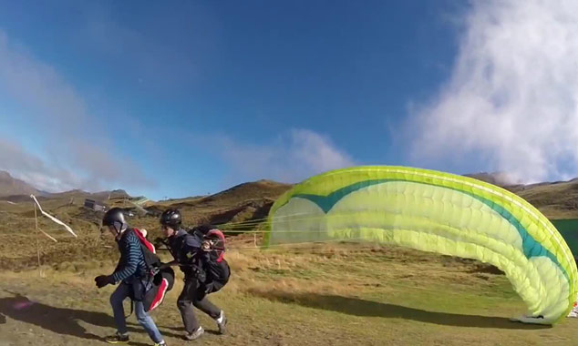 Paragliding in Queenstown (South Island).