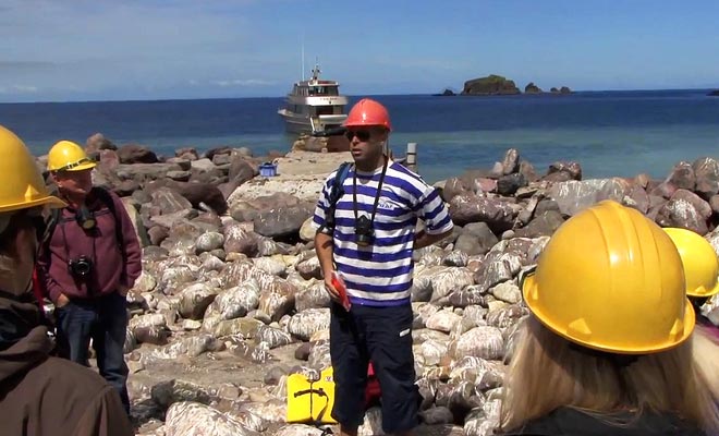 Before starting the visit, it is imperative to listen to the safety instructions provided by the guide.